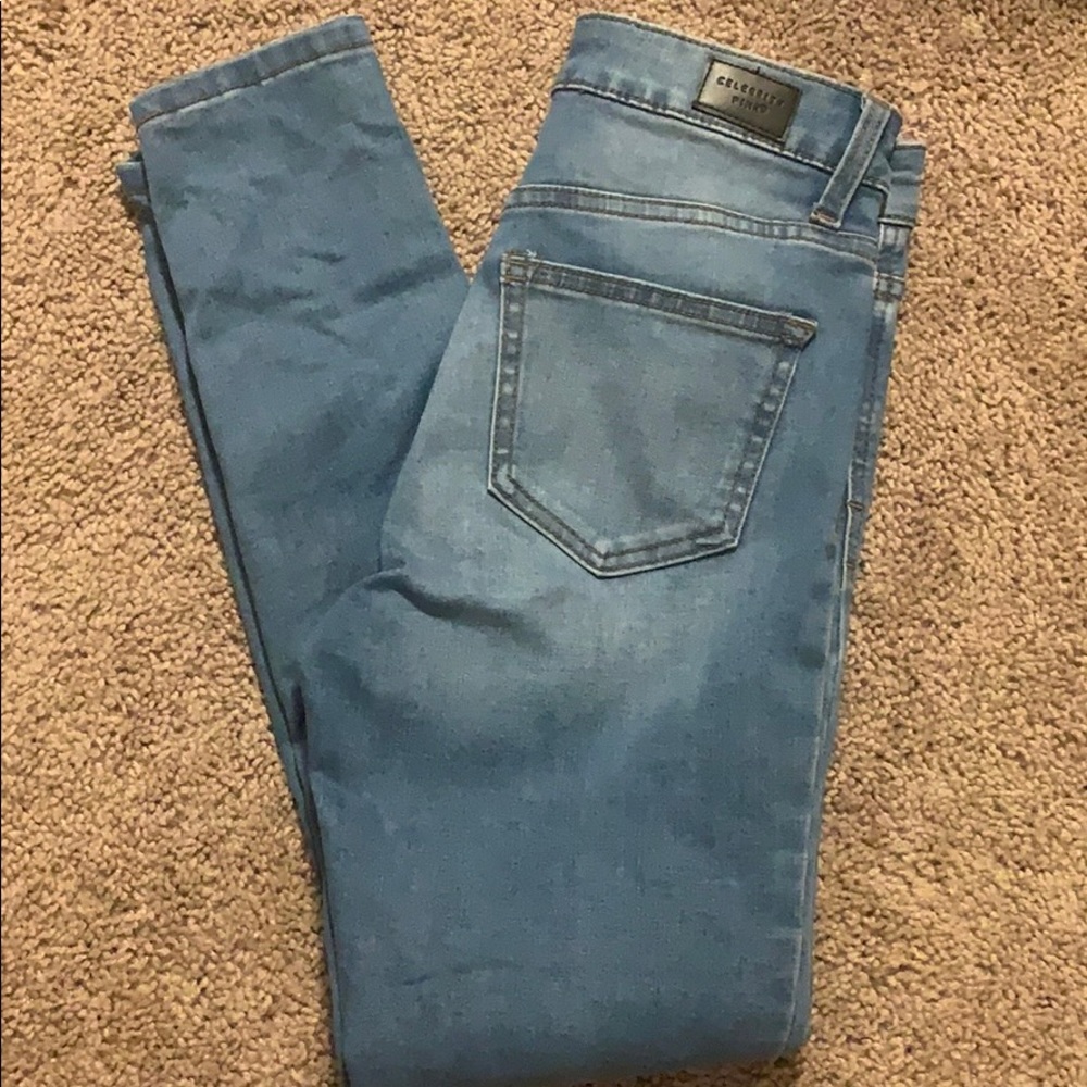 Light Wash Denim Jeans!